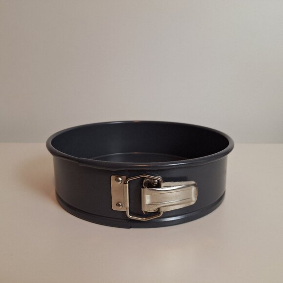 9" Lagostina Non-Stick Springform Cake Pan - Picture 1 of 9